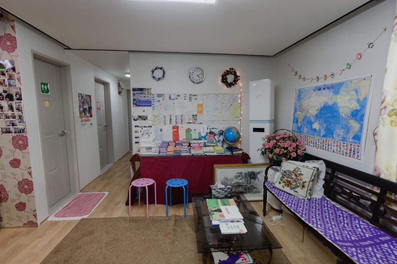 Panda Guesthouse Кванджу Экстерьер фото